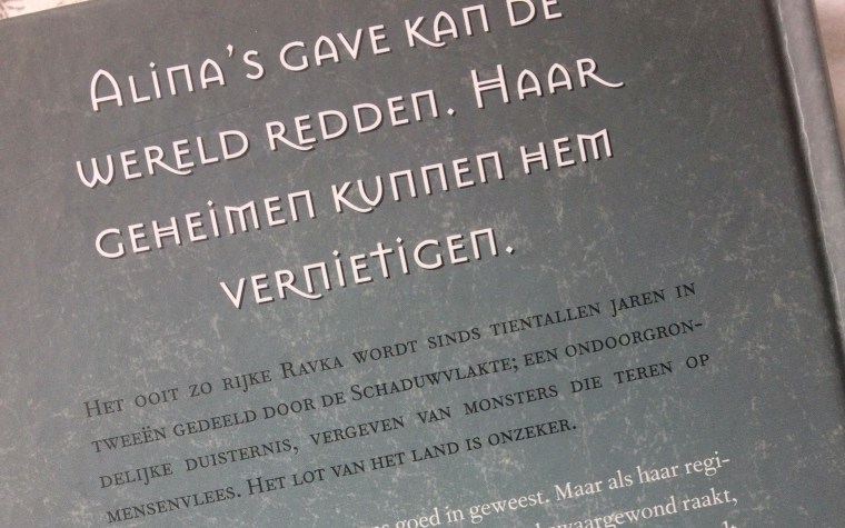 Achterkant Schim & Schaduw Leigh Barduro