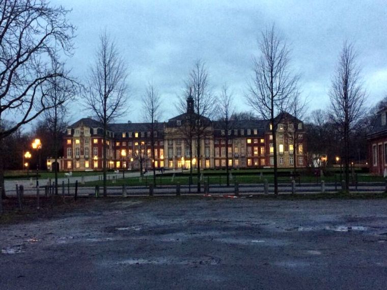 VSeHkOg1-hzYsO2ZehK5ZmebUeB1-ZAohSn-nPZ9GKg